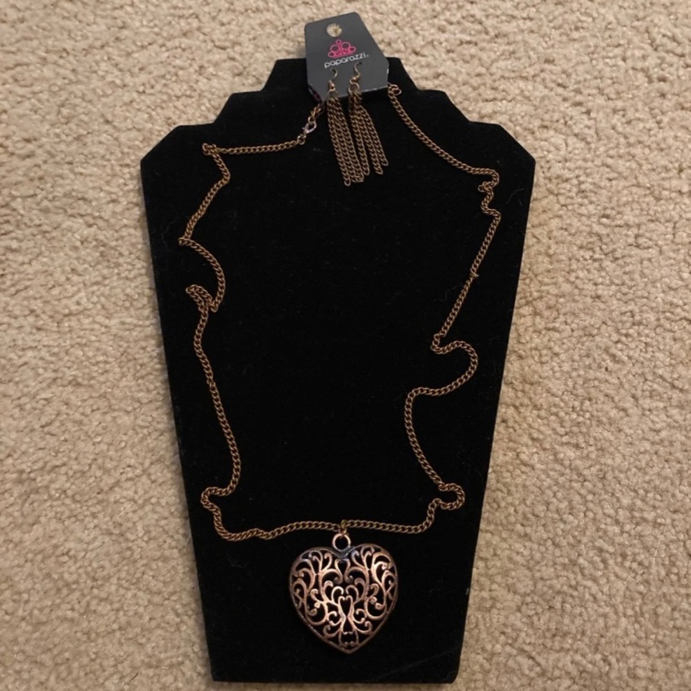 🦉Paparazzi earrings and necklace🦉